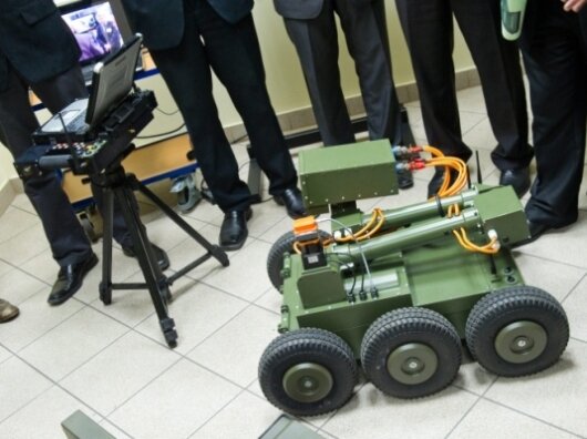 robot militarny